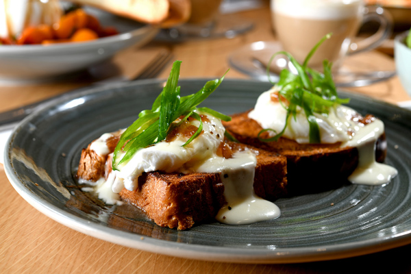 אגז בנדיקט אצל גרג קיטשן